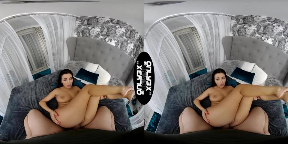 Kinky Alyssia Kent in VR incredible porn scene